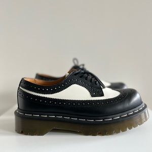 DR. MARTENS 3989 BROGUES SIZE 37/ US 6 WOMENS